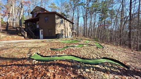 Serene Cabin Sleeps 11 with Hot Tub Games and Grill Cabin in Pigeon Forge