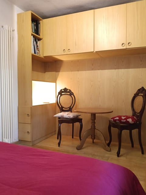 Photo of the whole room, Seating area, Bedroom