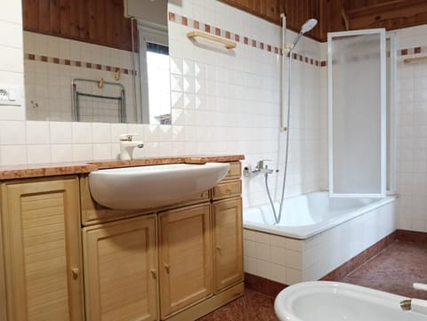 Shower, Toilet, Bathroom, Bath