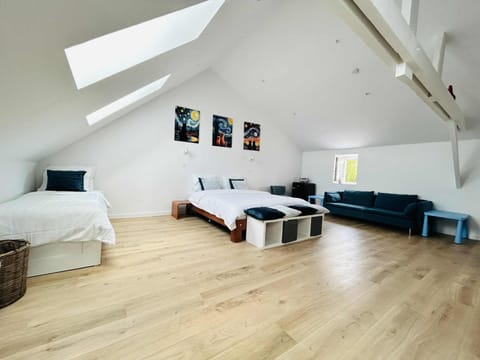 Bed, Living room, Bedroom