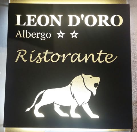 Restaurant/places to eat, Facade/entrance, Property logo or sign, Street view