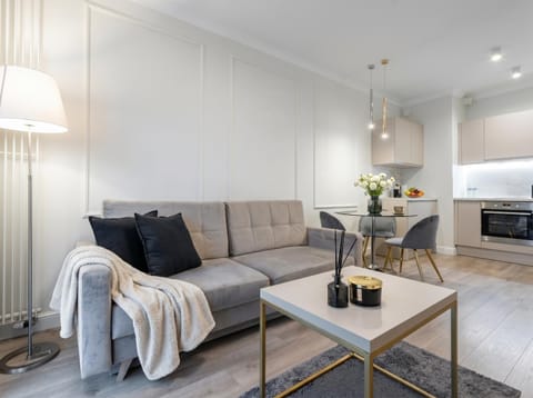 Kitchen or kitchenette, Living room, Seating area, Dining area, minibar, pet friendly, stove