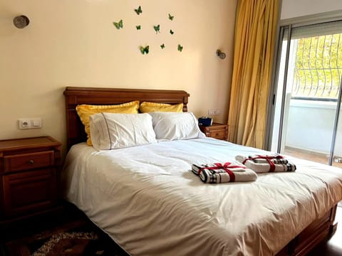 Bedroom, towels