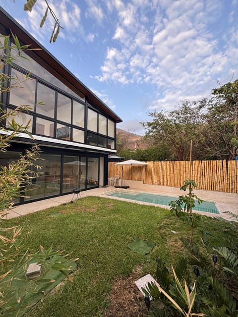 Property building, Garden, Swimming pool