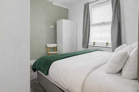 Free Parking in Warrington, Ideal for contractors, Pool Table, Long stays Apartment in Warrington