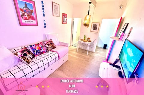 Communal lounge/ TV room, TV and multimedia, Living room