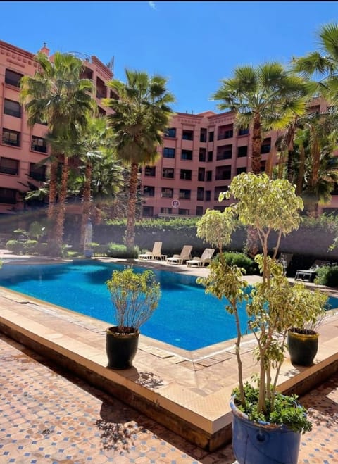Swimming pool, sunbed