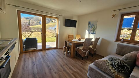 TV and multimedia, Kitchen or kitchenette, Living room, Dining area