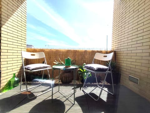 Spring, Balcony/Terrace, Bedroom