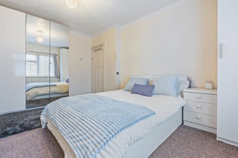 Bed, Bedroom, wardrobe