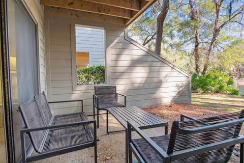 Spacious 3BR Sleeps 10, Minutes from Harbour Town House in Hilton Head Island