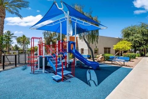 Tranquil 3BR Escape Pool Hot Tub Gym Games Apartment in Surprise