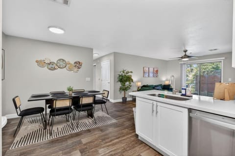 3BR Comfort Oasis Pool Hot Tub Gym Games Apartment in Surprise