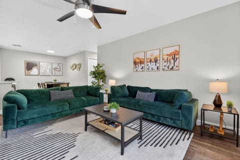 3BR Comfort Oasis Pool Hot Tub Gym Games Apartment in Surprise