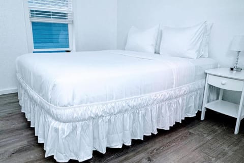 The Modern Charm - Forks Retreat House in Forks