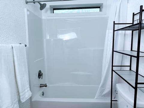 The Modern Charm - Forks Retreat House in Forks