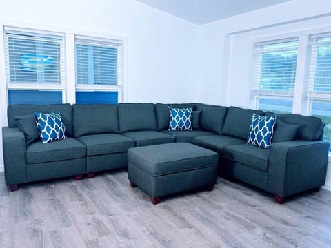 The Modern Charm - Forks Retreat House in Forks