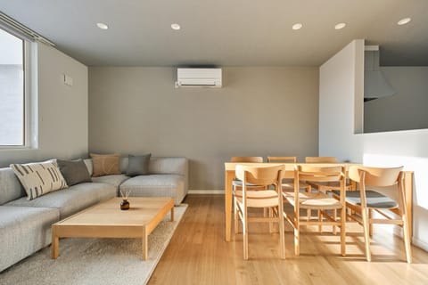Seating area, Dining area, air conditioner