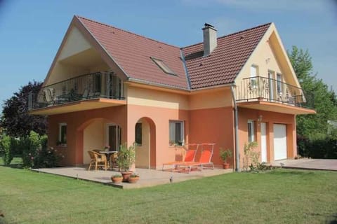 Property building, Summer, Garden, sunbed
