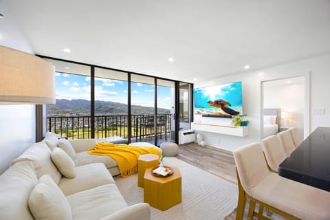 Balcony/Terrace, Living room, Mountain view
