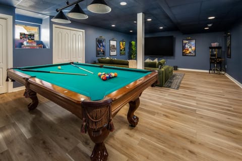 Near Asheville Views, Hot Tub, Gym Theater House in Upper Hominy