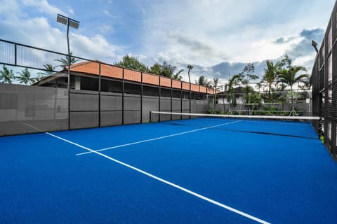 Day, Tennis court