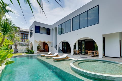 Property building, Patio, Pool view, Swimming pool, sunbed