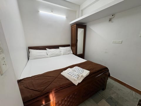 Bed, Photo of the whole room, Bedroom, towels, wardrobe