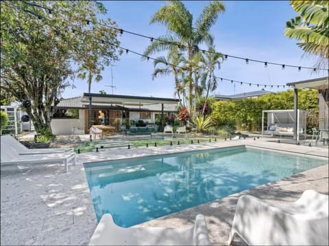Patio, Garden view, Pool view, Swimming pool, sunbed