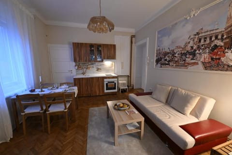 Kitchen or kitchenette, Living room