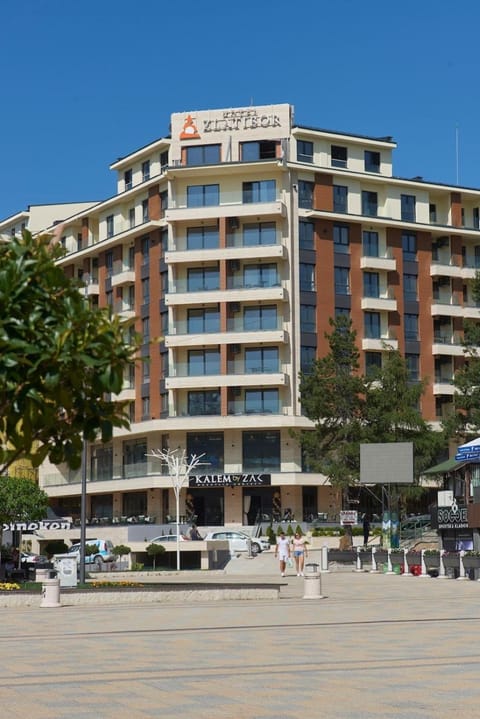 Property building, Day, City view, Location