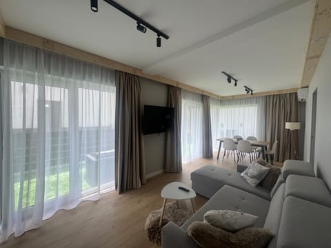 Communal lounge/ TV room, Living room, Dining area