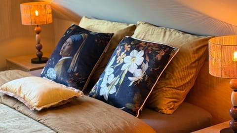 Bedroom, Internal: Not applicable to any particular room