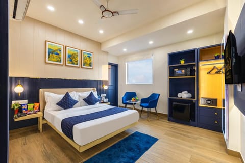 Bed, TV and multimedia, Bedroom, wardrobe, air conditioner