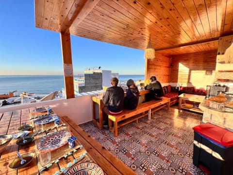 Communal lounge/ TV room, Day, View (from property/room), Balcony/Terrace, Seating area, Dining area, Sea view, group of guests
