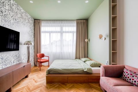 Bed, TV and multimedia, Living room, Photo of the whole room, Bedroom