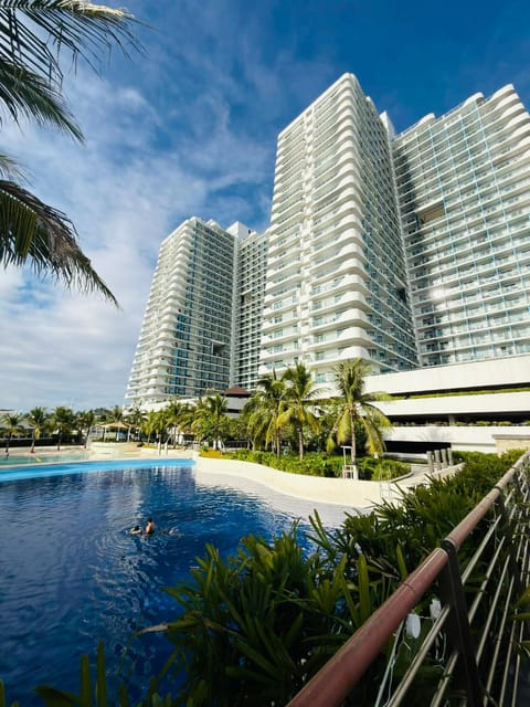 Property building, Day, Pool view, Swimming pool