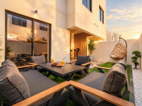 Patio, Day, Balcony/Terrace