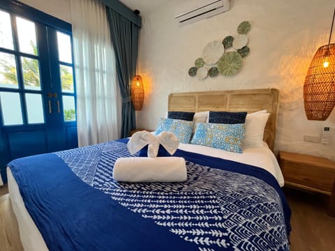 Bed, Photo of the whole room, Bedroom, towels, air conditioner