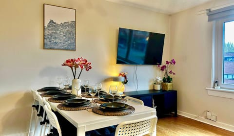 Relaxing Modern Apartment with 6 beds, New Furniture&Repair Apartment in Scotland