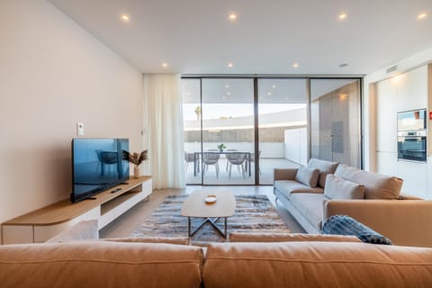 TV and multimedia, Living room, Inner courtyard view, internet