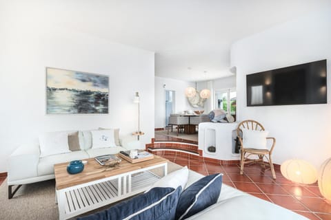 Communal lounge/ TV room, TV and multimedia, Living room, internet, air conditioner
