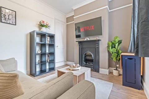 Communal lounge/ TV room, TV and multimedia, Living room, Seating area