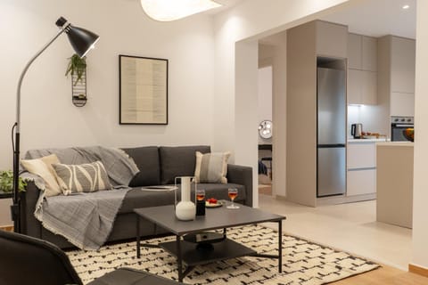 Kitchen or kitchenette, Seating area, Dining area, oven