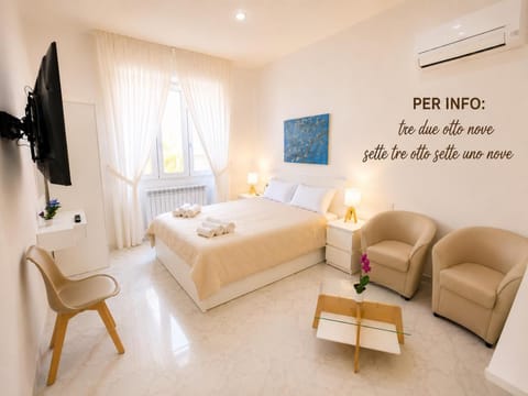 TV and multimedia, Living room, Seating area, Evening entertainment, Bedroom, air conditioner