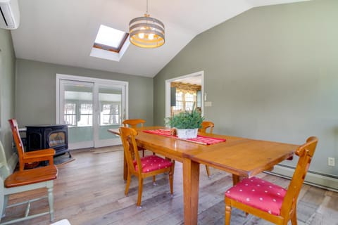 Hiking and Skiing Galore! Home in East Wallingford House in Wallingford