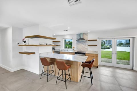 Coastal Breeze House in Vanderbilt Beach