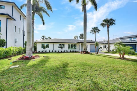 Coastal Breeze House in Vanderbilt Beach