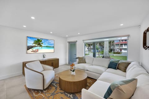 Coastal Breeze House in Vanderbilt Beach