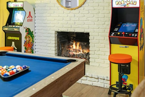 Backyard Paradise Sleeps 14 Arcade Games Spa House in Bradenton